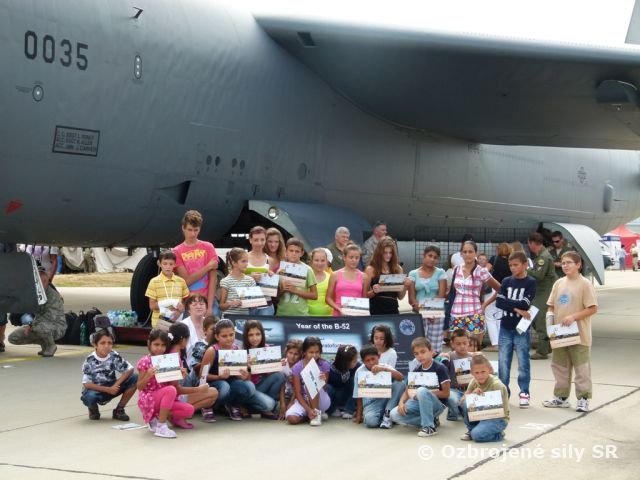 B-52 Stratofortrees bol dnes stredobodom pozornosti detí 