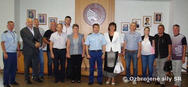 Stretnutie veliteľa Vzdušných síl OS SR s primátormi a starostami obcí z okolia letiska Sliač