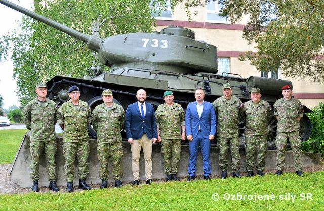Topoľčianska brigáda privítala ministra obrany Jaroslava Naďa