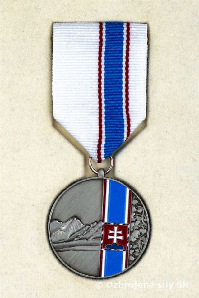 Hlavný veliteľ Ozbrojených síl Slovenskej republiky ocenil pozemné sily