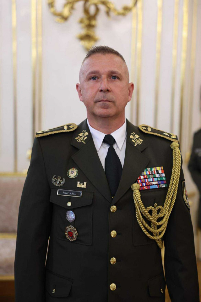 plk-jozef-kasl-vymenovany-do-hodnosti-brigadny-general_01-galeria