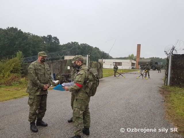 Veliteľ brigády bojového zabezpečenia na inšpekcii odborno-taktického cvičenia jednotiek Práporu logistiky Hlohovec